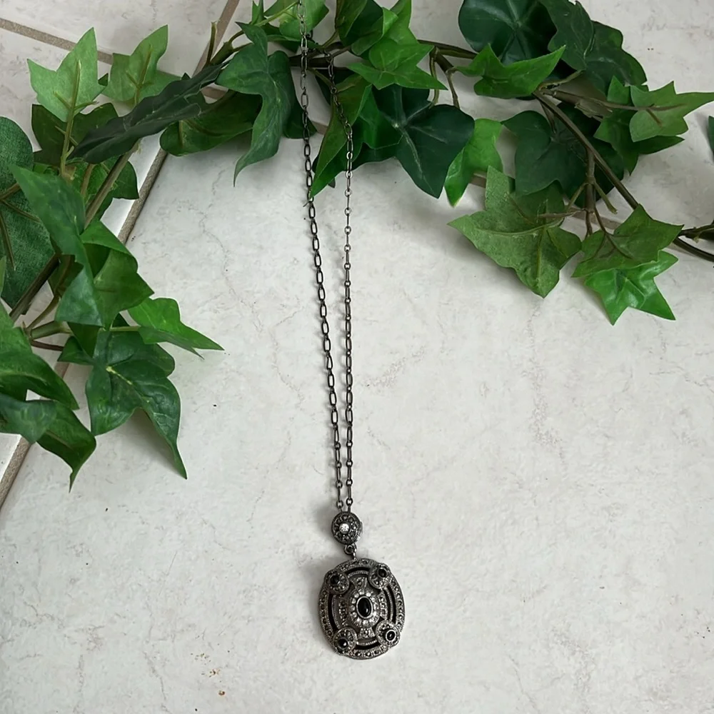 ⚔️ Black & Silver Metal Necklace ⚔️ - Picture 2 of 3